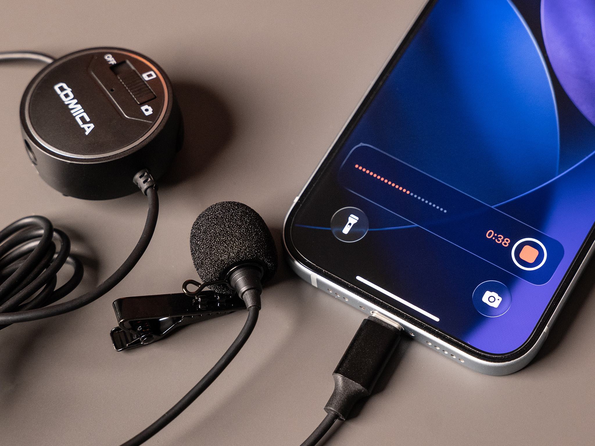 Comica Audio SIG.LAV V03 při nahrávání zvuku do telefonu